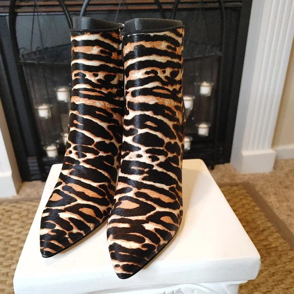 NINE WEST FHAYLA 💥NEW IN BOX💥 POINTED TOE BOOTIE,BLACK MULTI PONY 6M - Picture 12 of 16